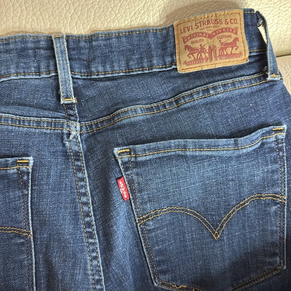 Size 31. Levi’s dark denim skinny jeans - Picture 2 of 5